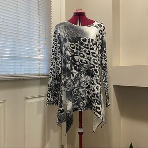 Temptations Italy Monochrome Animal Print Tunic